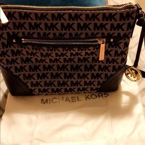 Micheal Kors Crossbody